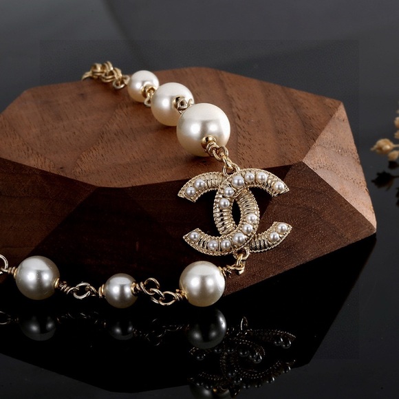 CHANEL Pearl and Gold Necklace - Picture 6 of 6